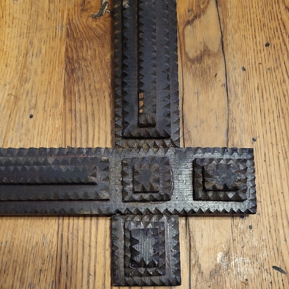 Tramp Art Wooden Frame - Picture 2 of 4